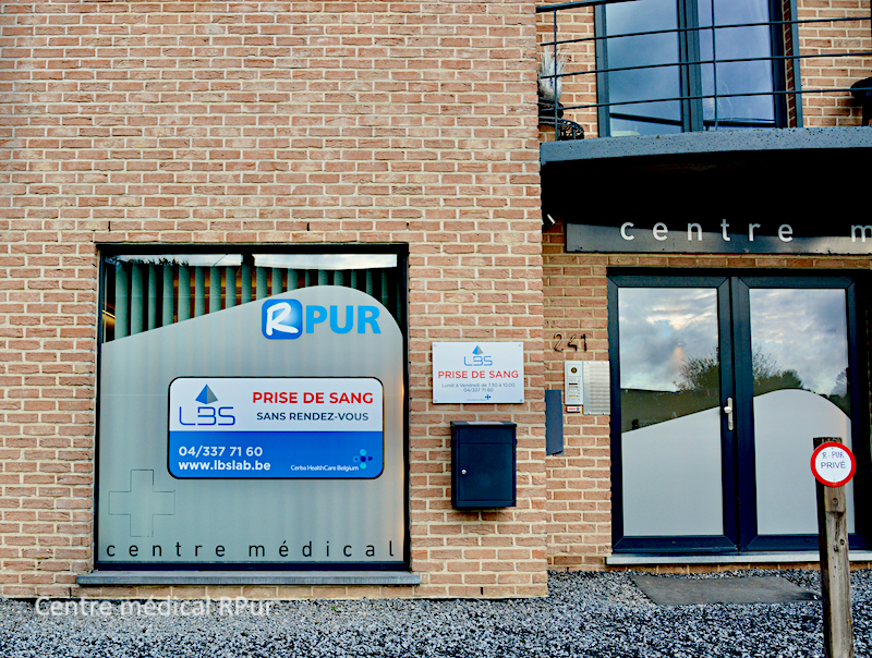 Enseigne RPur près de l’entrée du centre